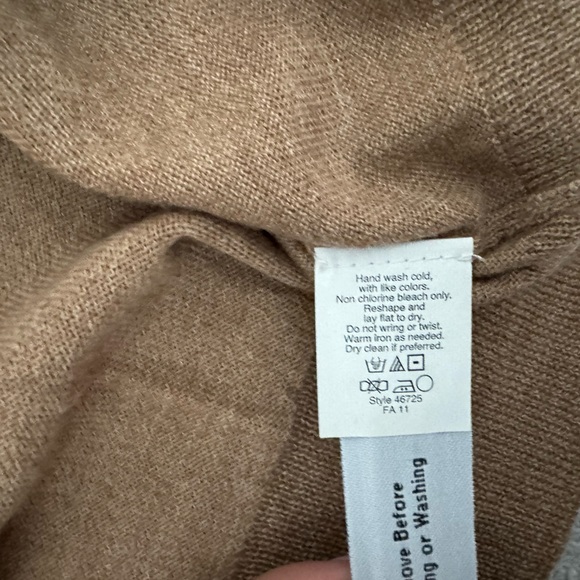 JCREW Tan small crewneck sweater merino wool - Picture 2 of 4